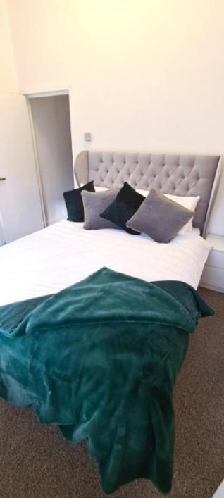 Entire 2 Bed Flat On 3Rd Floor Near City Centre & Stadium Cardiff Esterno foto