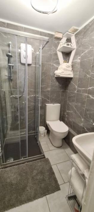 Entire 2 Bed Flat On 3Rd Floor Near City Centre & Stadium Cardiff Esterno foto
